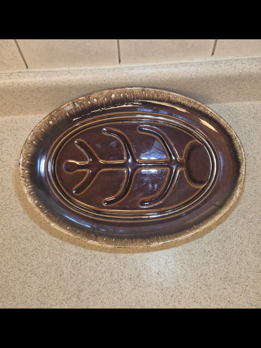HULL Pottery USA Brown Drip Glaze 14” Meat Serving Platter. Excellent condition